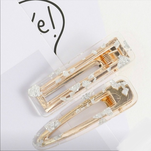 🔥NEW Embellished Silver Leaf & Clear Acrylic Hair Clips - Picture 1 of 3